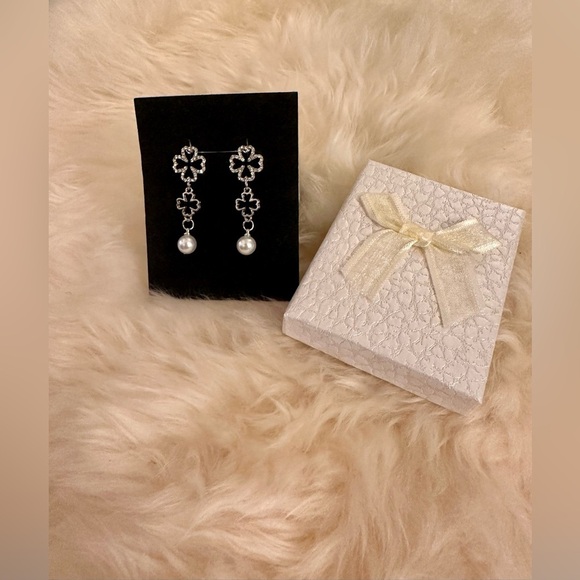 NWT silver toned rhinestone and pearl four leaf clover earrings. - Picture 2 of 2